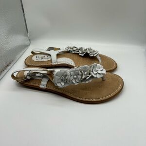 B.O.C. White Leather T-Strap Sandals with Flower Detail Size 7